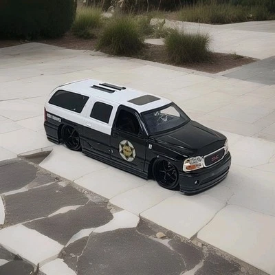 Coche de policía Jada 2002 GMC Yukon Denali modelo diecast 1:24 #93 leer 📚  Foto 1 de 4