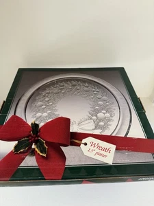 Indiana Glass, American Glass, Holiday Serving Tray Platter "Wreath" Design, 13" - Picture 1 of 7
