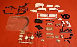 Revell 1969 Camaro Z/28 302 Engine Build Stock or Drag 1/12 - Picture 1 of 7