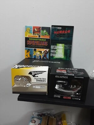 Loot Crate 2016 年 10 月开箱 Cylon Raider,汽车装饰,恶棍书籍 — 第 1/4 张图片