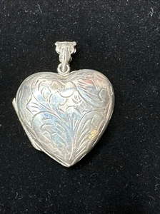 9.17g Vintage Sterling Silver 925 Etched Heart Locket Pendant Jewelry 33.mm - Picture 1 of 8