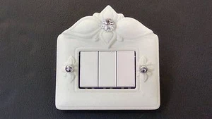 COPRI INTERRUTTORI 3 PULSANTI PLACCHETTE VIA VENETO CERAMICA BIANCA CRISTALLO - Imagen 1 de 1