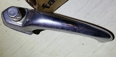 Manija de pestillo de puerta exterior para camión Mack 55QS32 R/RB/RD/RW/RM/PMM/U modelos  Foto 1 de 4