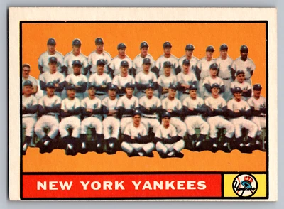 1961 TOPPS #228 NEW YORK YANKEES TEAM CARD W/MANTLE/MARIS/FORD/BERRA - Image 1 of 3