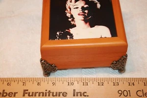 Marilyn Monroe Wood Box with sealed 4 Drink Coasters - Picture 1 of 8