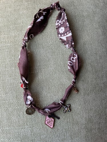 VETEMENTS Bandana marrone charm chiave gettone lucchetto collana girocollo 18 in lunga chiusura boho