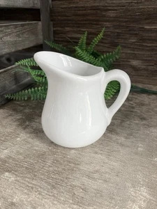 Unmarked White Small Pitcher/ Creamer/ Maple Syrup. Nice Condition! - Picture 1 of 9