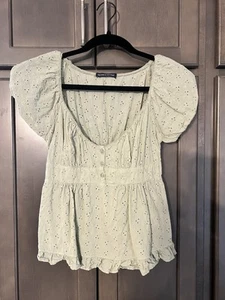 Brandi Melville grünes Babydoll-Top mit Ösen (Einheitsgröße) - Bild 1 von 4