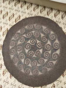 Reversible Round Felt Rug 2'10" - Sheep Wool Area Flooring Handmade Turkmen Gift - Picture 1 of 8