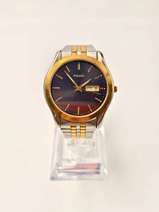 Rare Vintage Pulsar V733-X061 Mens Black Dial Day Date Quartz Watch Works Great! - Bild 1 von 8