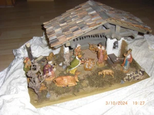 Weihnachts Krippe mit Figuren und Licht gebraucht - Bild 1 von 3