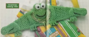 Frog Hanger Cover - Fits 16" x 6-3/4" plastic hanger - Crochet Pattern ONLY - Picture 1 of 3
