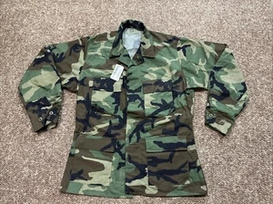 US MILITARY WOODLAND CAMO HOT WEATHER RIPSTOP COMBAT COAT Medium Regular Nuovo con etichette - Foto 1 di 12
