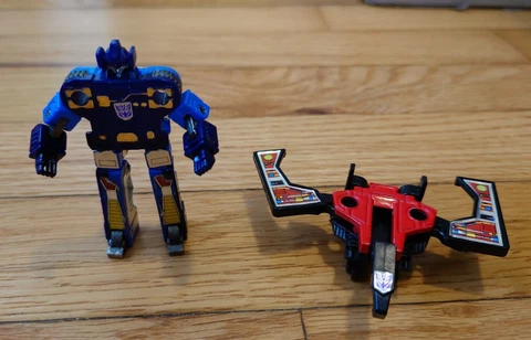 Hasbro G1 Transformers Frenzy and Laserbeak E5619 Without Accessories Cover