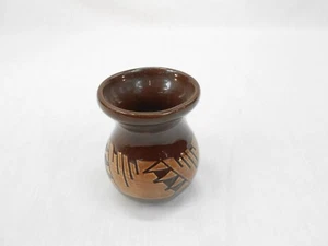 VINTAGE NATIVE AMERICAN SIOUX POTTERY VASE - Picture 1 of 8