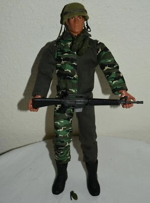 Figura de acción Fairland vintage de 1990 GI Joe en camuflaje casco rifle + usado en excelente estado Foto 1 de 4