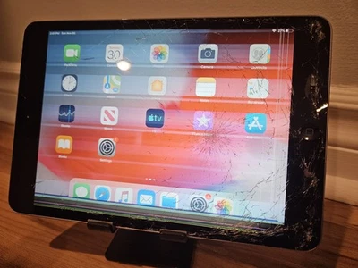 Ipad mini 1st gen black AS-IS, Fully Working, Cracked Screen FOR MONITOR/DISPLAY - Image 1 of 4
