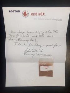 Boston Red Sox Fenway Park offizieller MLB Spiel gebrauchter DIRT (mit handschriftlicher Notiz) - Bild 1 von 2