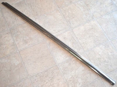 NOS 1951 福特定制 4dr 轿车左后四分之一装饰下车身模塑福特 — 第 1/4 张图片