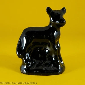Wade Whimsies (1967/84) Series 2 Issues (Set #6 1975/84) Farmyard #30 Black Lamb - Picture 1 of 6