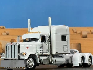 1/64 DCP WHITE PETERBILT 389 W/ 70" MID ROOF SLEEPER - Picture 1 of 5