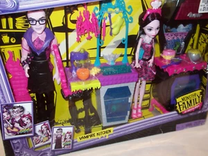 ✰ Monster High Family Of Draculara Dracula Toy Set Fangelica Playset Sealed New! - Picture 1 of 5