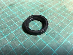 8868 Reliant Rialto, Robin, Regal, Bond Bug Steering Box Output Shaft Oil Seal - Picture 1 of 1