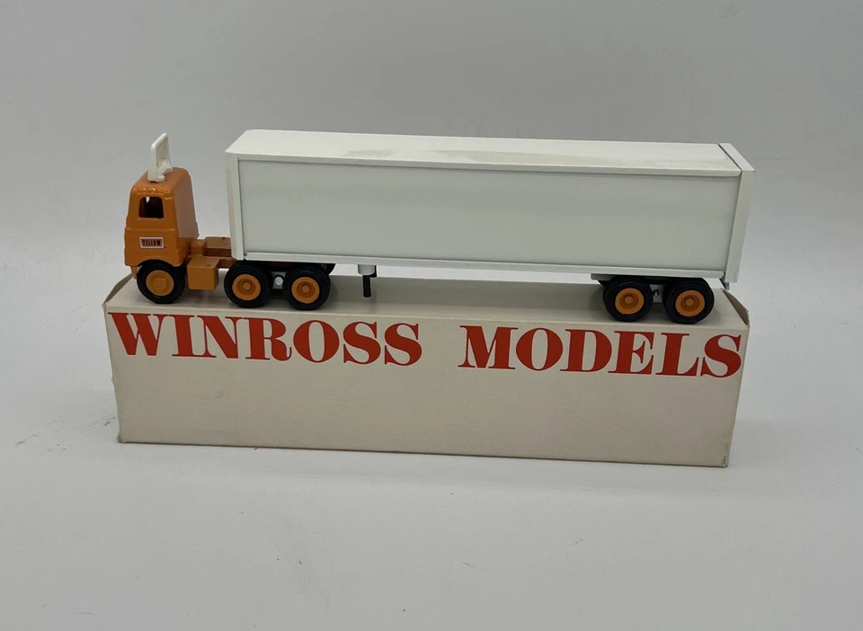 Vintage Yellow Freight System Winross 1:64 Diecast Cargo Truck Made in USA 1982 - Image 1 of 4