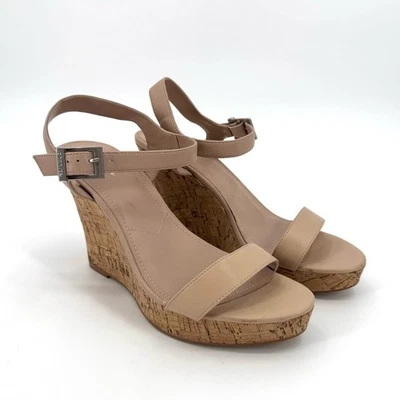 Sandalia de cuña Charles By Charles David beige desnudo Lindy imitación cuero talla 11 Foto 1 de 4