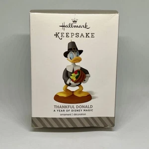 2014 Hallmark Ornament Agradecido Donald Pilgrim Acción de Gracias Año de Disney Magic - Imagen 1 de 8