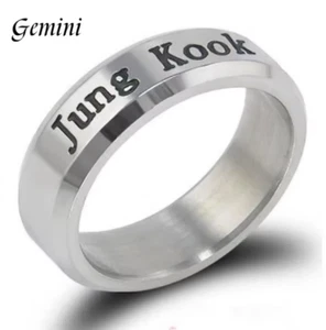 BTS Anelli Acciaio Titanio per Esercito Accessori Eleganti per Ventola Kpop Merch - Foto 1 di 8