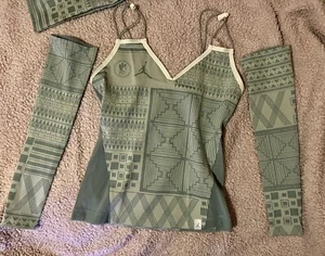 Camiseta sin mangas para mujer Jordan x Bephies Beauty Supply polvorienta salvia DR1901-013 pequeña - Imagen 1 de 8