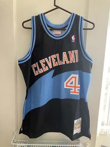 Shawn Kemp Cleveland Cavaliers 1997-98 Mitchell & Ness Swingman Jersey Size L Cover