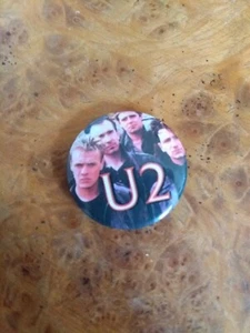 U2 bono GROUP PHOTO VINTAGE METAL PIN BADGE FROM THE 1980's - Picture 1 of 2