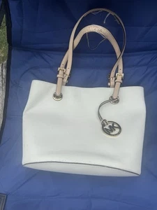 Michael Kors bag - Picture 1 of 4