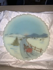 Fenton Custard Glasplatte 1980 Winter Pferd gezogen Schlitten signiert Gloria Finn 8 Zoll - Bild 1 von 6