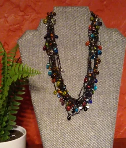 Precioso collar de 12 hilos de micro cuentas y vidrio hecho a mano - Imagen 1 de 2
