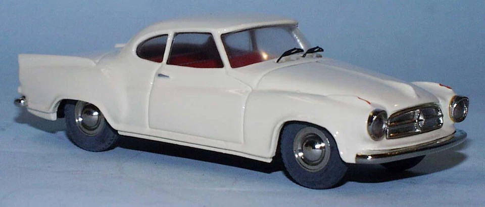 1959 Borgward Isabella Coupe "Heckflosse" marfim 1/43 metal branco/estanho - Imagem 1 de 1