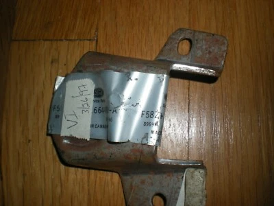 Soporte de montaje de reposabrazos delantero derecho Ford Windstar 1995-1998 F58Z-1664480-A Foto 1 de 2