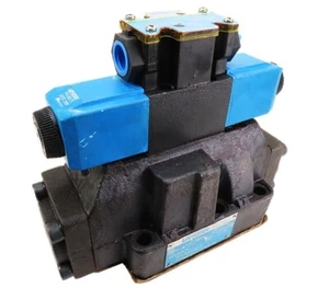 Eaton Vickers  DG5S-84C-VM-FW-H5-30  w/ DG4V-3S-6C-VM-FW-H5-60 Pilot 24VDC  NEW - Picture 1 of 15