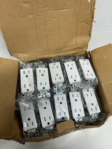 LOT DE 45 PACKS : Prise murale standard décorateur TENZA 15A, BLANC - UL / cUL, 125VAC - Photo 1/2