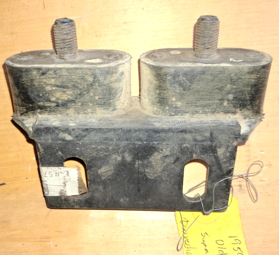 Крепление двигателя поддержки карданного вала 1959-60 Oldsmobile 88-98 NOS 573356 - Изображение 1 из 2