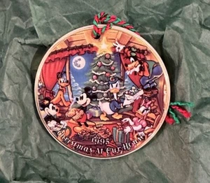 Disney Store Decorazione Disco Natalizio "Natale a Casa Nostra 1995" - Foto 1 di 4