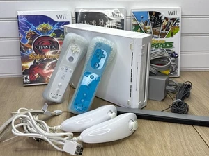 Consola Nintendo Wii Paquete 2 Mandos a Distancia y 2 Nunchucks - 3 Juegos - Probado - Imagen 1 de 12