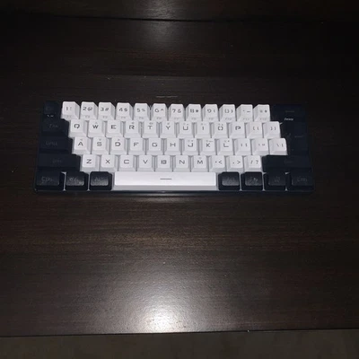 Teclado branco e preto ótimo para qualquer uso pequeno portátil com fio modelo é KY61 ﻿ - Imagem 1 de 4