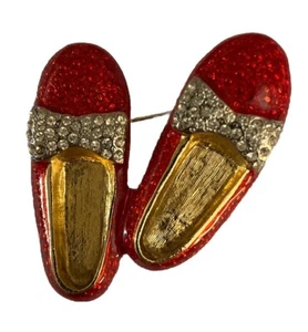 s..Schmuck Anstecknadel Zauberer von Oz Sammlerstück Vintage rubinrote Hausschuhe Brosche gemarkt - Bild 1 von 2