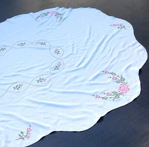 Vtg Oval Hand Embroidered Rose Tablecloth Cross Stitch Scalloped Edges ~86"×58" - Picture 1 of 5