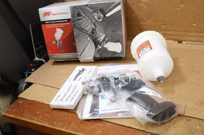 Pistola pulverizadora de alimentación por gravedad Ingersoll Rand 210G Foto 1 de 4