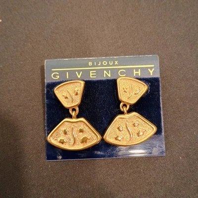 Pendientes colgantes Givenchy Bijoux tono dorado con forma de abanico Foto 1 de 4