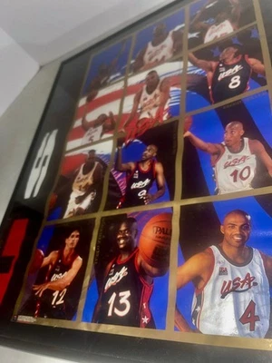 PÓSTER 23x35 del equipo de baloncesto de Estados Unidos Atlanta 1996 Juegos Olímpicos Dream Team 12 jugadores Foto 1 de 4